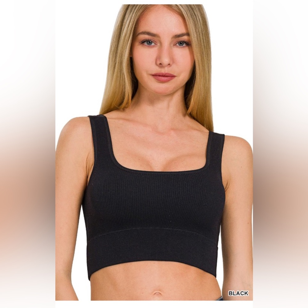 NWT! BLACK SEAMLESS RIBBED SQUARE NECK CROPPED TANK TOP WITH BRA PADS